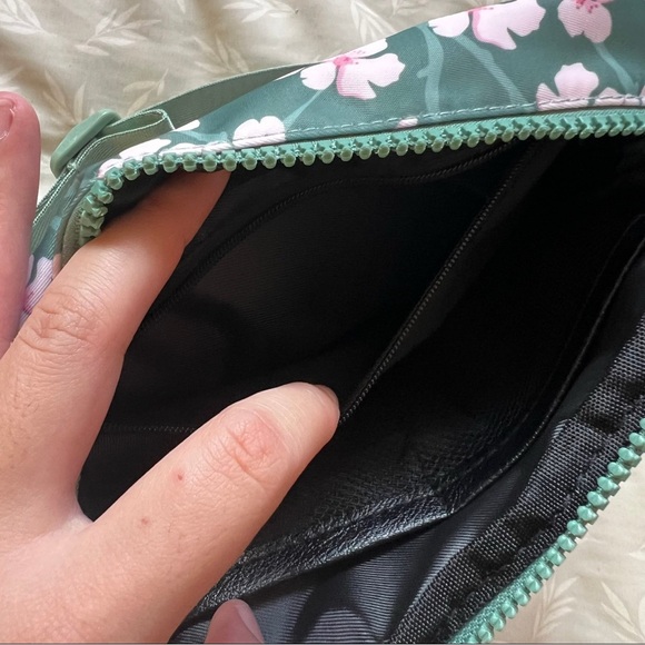 Fighting Eel Hawai’i brand Sage Sakura print side or waist bag - Picture 6 of 8